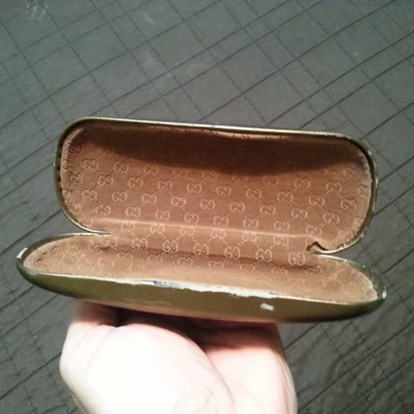 Gucci flat lense sunglass/eye glasses case holder(Please read  description) - Picture 3 of 7
